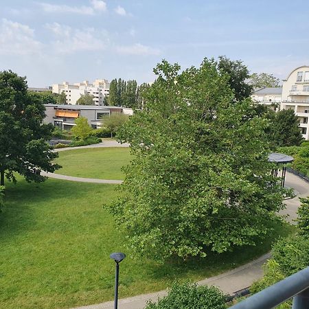 Appartement Residentiel Au Vert Et Au Frais Montigny-le-Bretonneux Extérieur photo