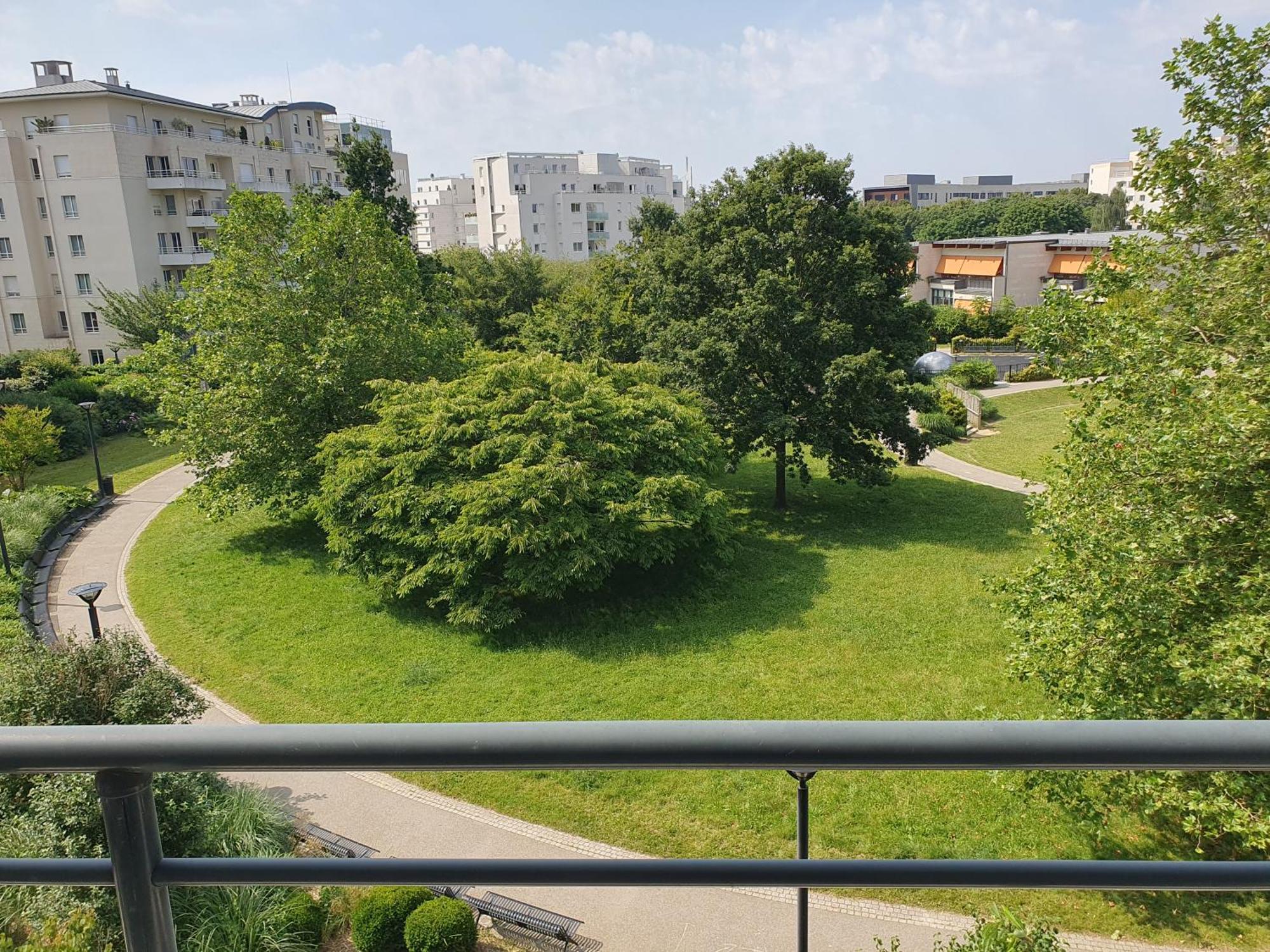 Appartement Residentiel Au Vert Et Au Frais Montigny-le-Bretonneux Extérieur photo